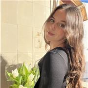 Soy estudiante de Magisterio con experiencia enseñando desde los 16 años. Ofrezco clases particulares para la ESO y Primaria